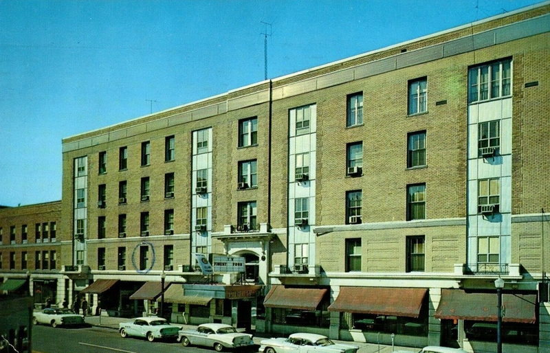 Hotel Harris - Postcard (newer photo)